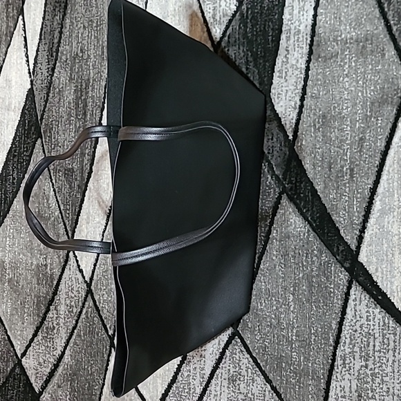 VICTORIA SECRET 2016 LARGE OPEN FAUX LEATHER TOTE - Picture 4 of 8